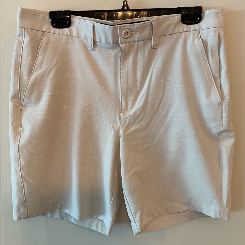 Apt. 9 Men's Cream Colored Flat Front Shorts - 33 Waist